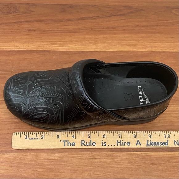 DANSKO 906020202 Professional Clog Black Tooled Leather Clogs Size 39 8.5-9US - Picture 9 of 16